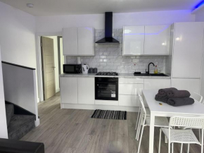 Remarkable 3-Bed Apartment in London